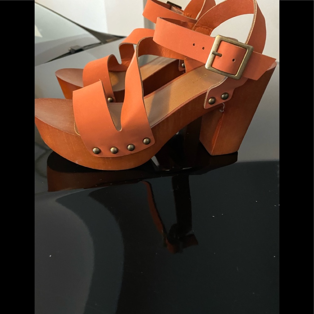 Madden Girl Nessa Platform